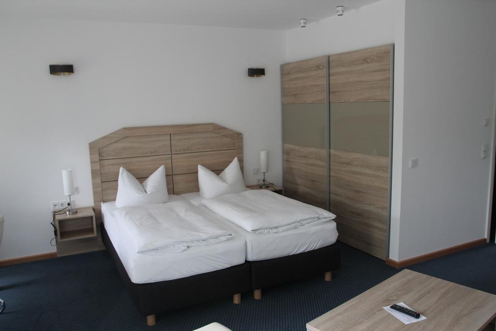 Hotel Lindenstrasse Neuenhagen bei Berlin Екстериор снимка