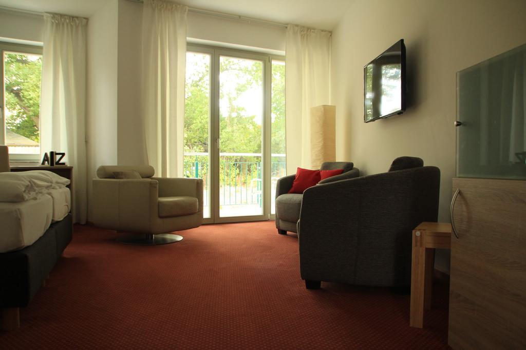 Hotel Lindenstrasse Neuenhagen bei Berlin Екстериор снимка