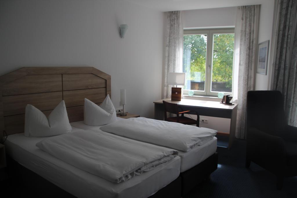Hotel Lindenstrasse Neuenhagen bei Berlin Стая снимка